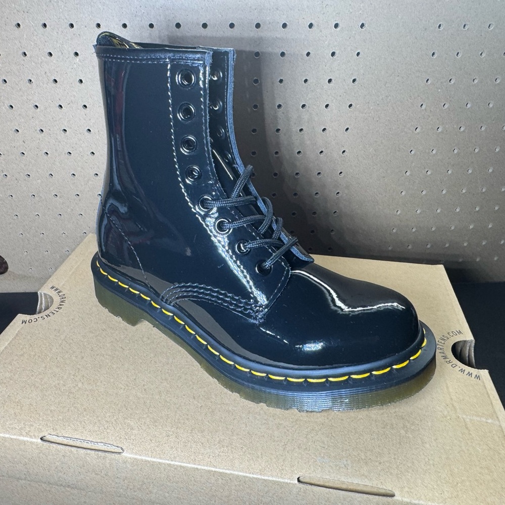 Dr. Martens Women's 1460 Patent Leather Boot, Size 6